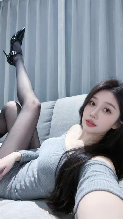 高颜值反差口爆御姐