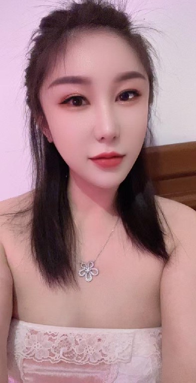 丰满乳粉B嫩小姐姐