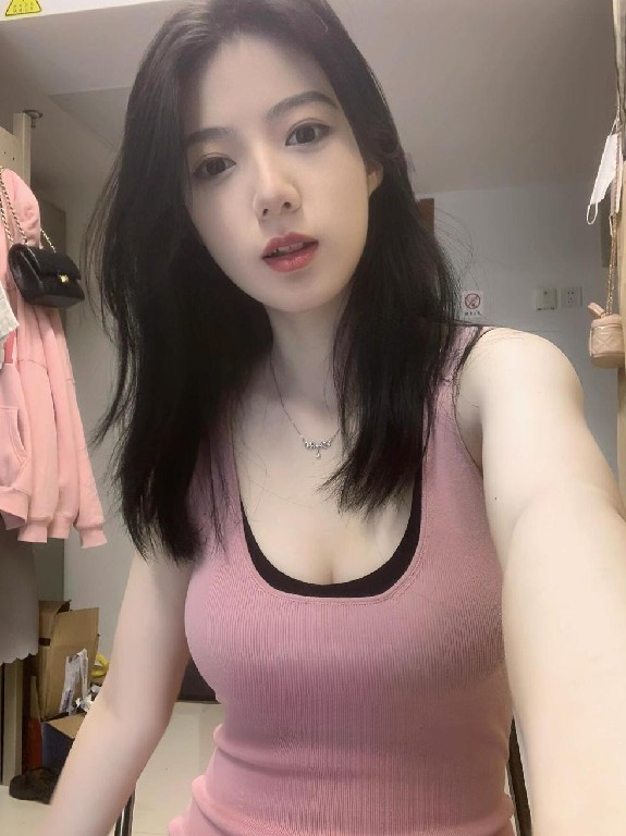 丰满御姐身材好