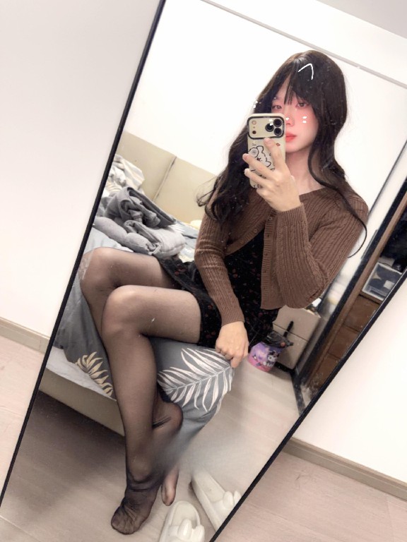 黑丝御姐粉嫩白臀