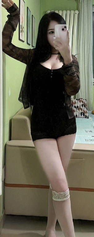 白皙粉嫩风骚小姐姐