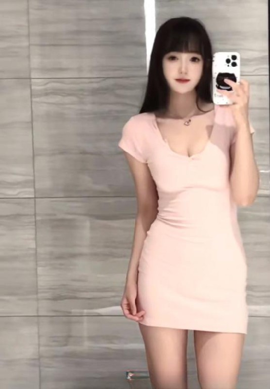 蜀山苗条气质妹子