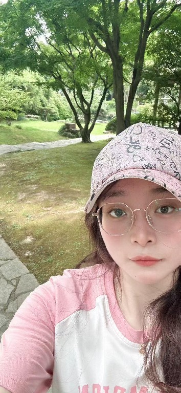 反差眼镜妹娅娅口活一流 服务好 有耐心 骚的一塌糊涂