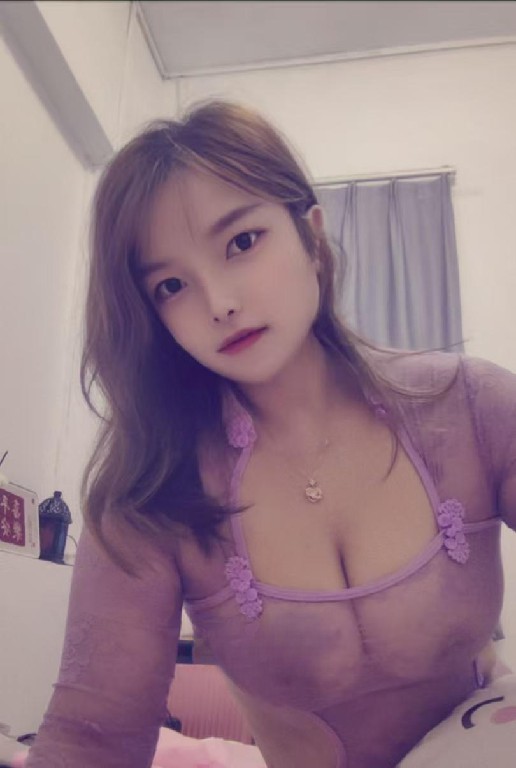 丰满性感大胸晨曦