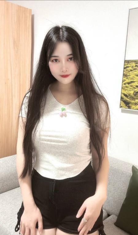 兼职小小挺好看的