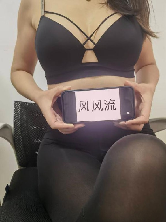 前凸后翘兼职少妇