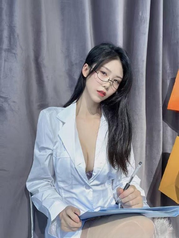 长腿翘臀风骚女郎