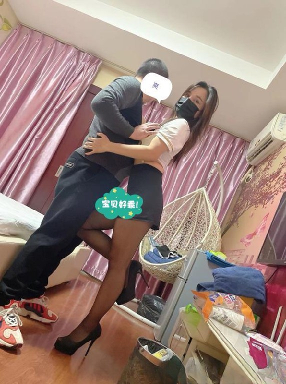 跳艳舞美女老师