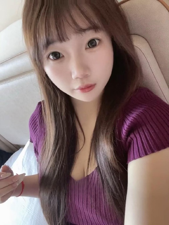 貌美性感肤白嫩妹