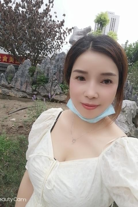 新村路轻熟女性感小姐姐