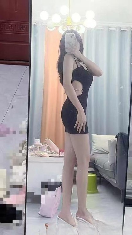 苗条性感水床服务小樱