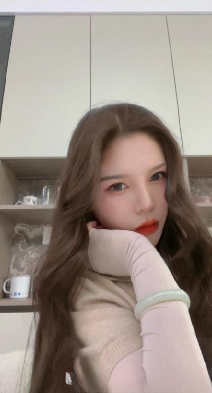 高颜大奶一线天