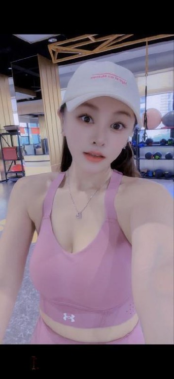 服务系身材苗条妹子