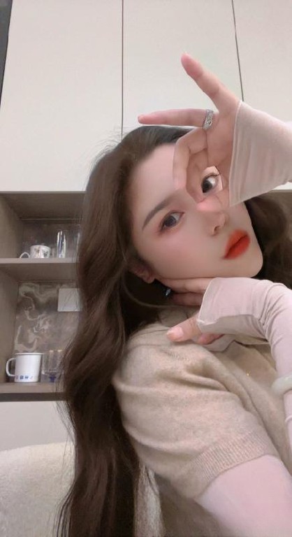 高颜大奶一线天