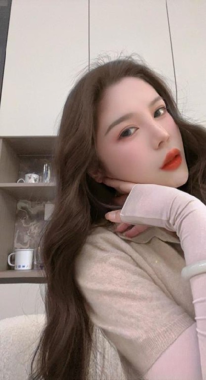 高颜大奶一线天