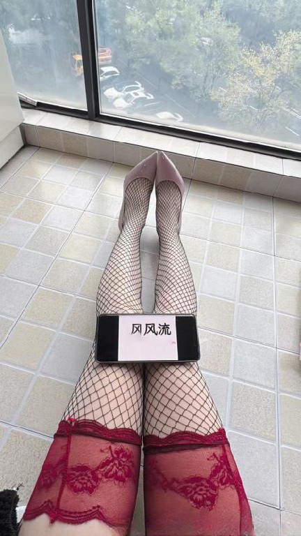 拱墅丝袜美腿风骚mm