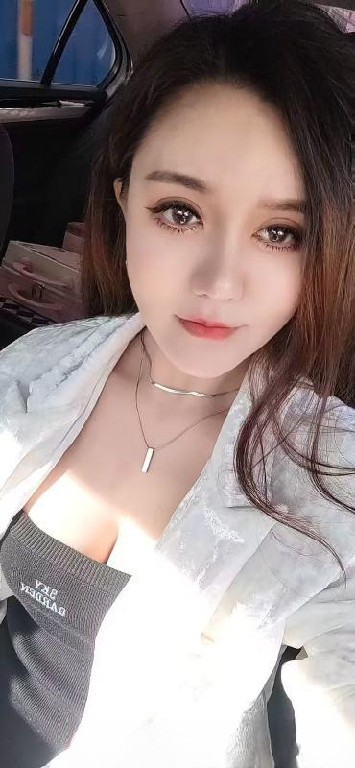 大胸翘臀混血妹妹