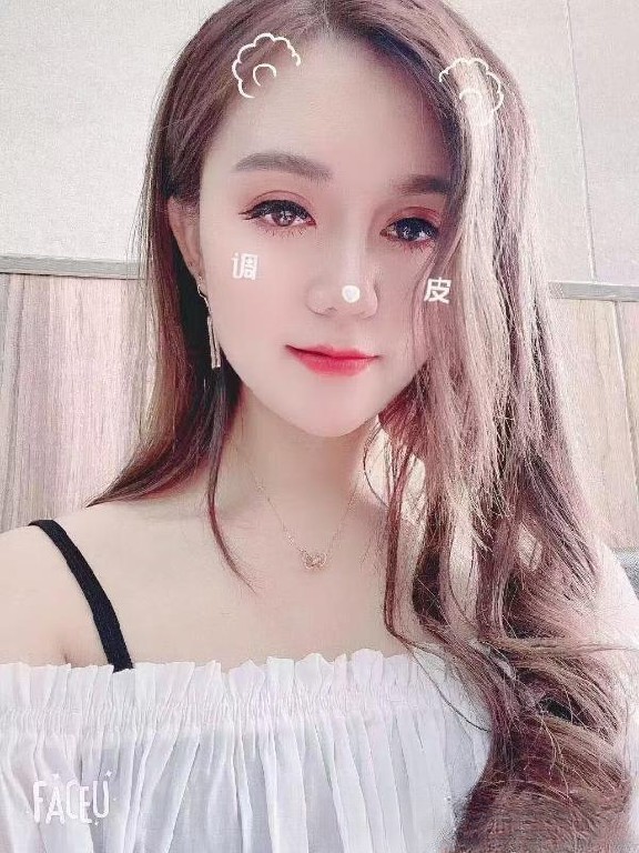 大胸翘臀混血妹妹