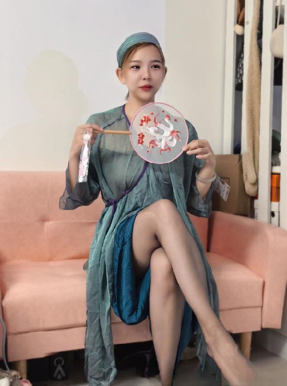 南城黑丝骚妇萱萱