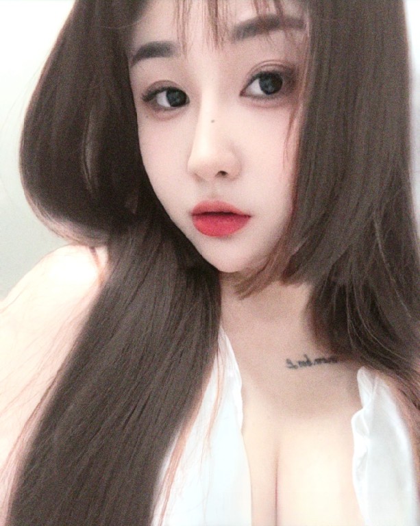 肉感肥臀小骚货