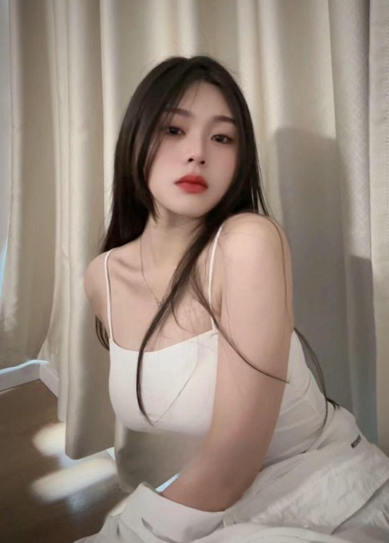 南山清纯白皙嫩女颜值高