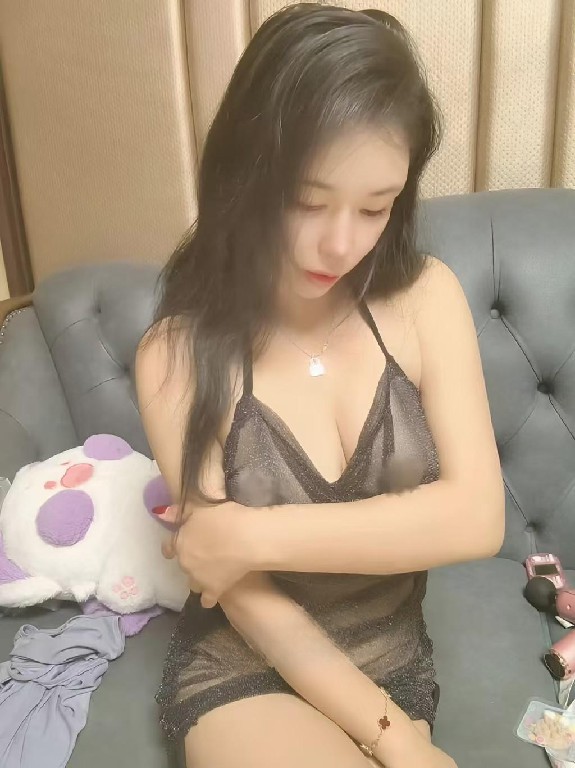 曼妙身材小骚逼姿势多