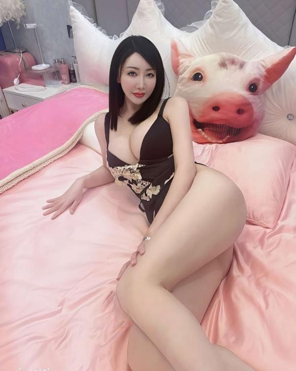 性感骚浪妹子胸大水多