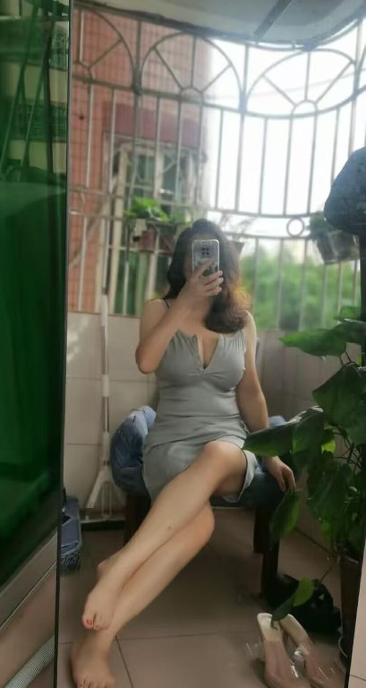 越秀肤白巨乳丹妮