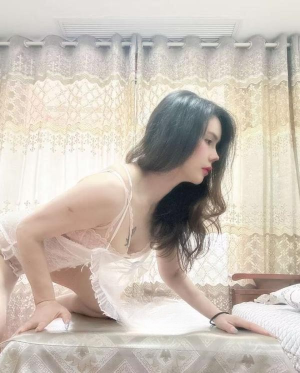 曼妙身材小蛮腰骚女