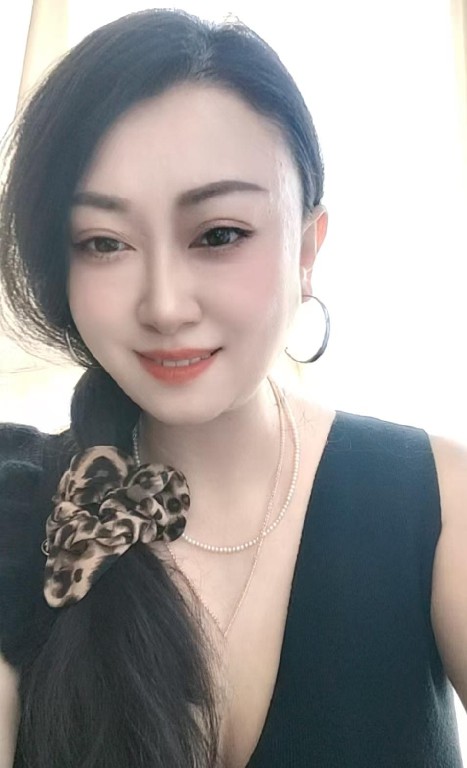 大体格骚气少妇