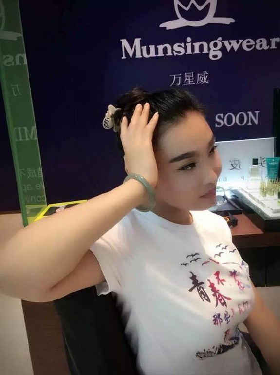 大胸贝贝莞式服务