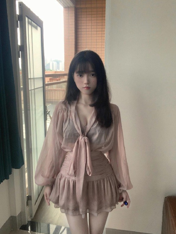 小嫩妹兼职乖巧很配合