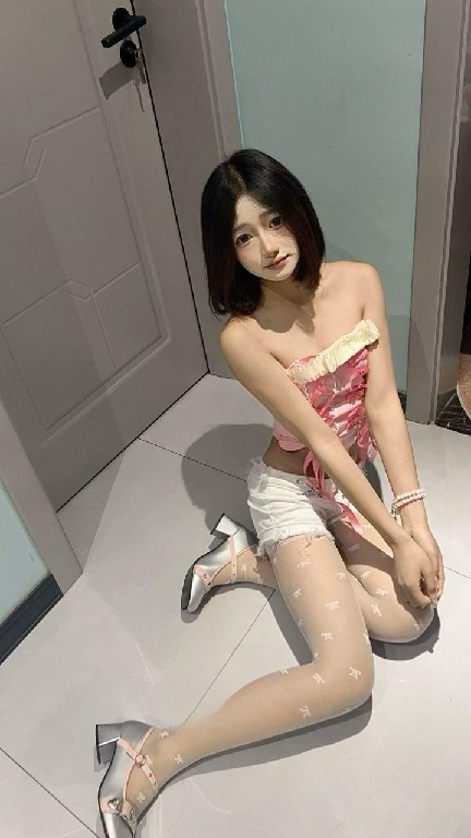 丰臀气质骚货妹妹