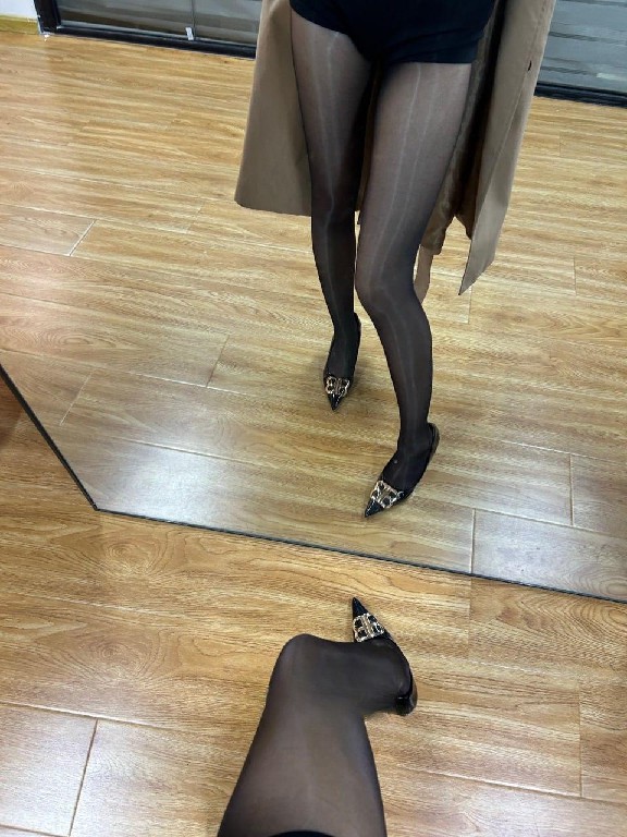 20出头鲍鱼粉粉的