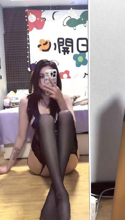 异域巨乳花姑娘