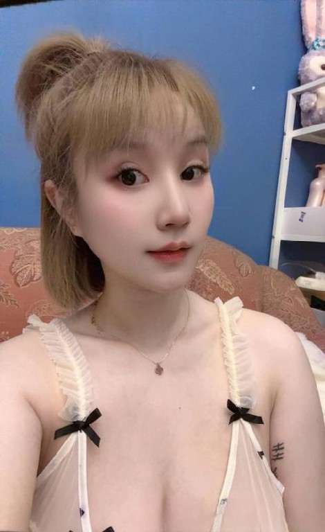 服务系肤白波软妹子