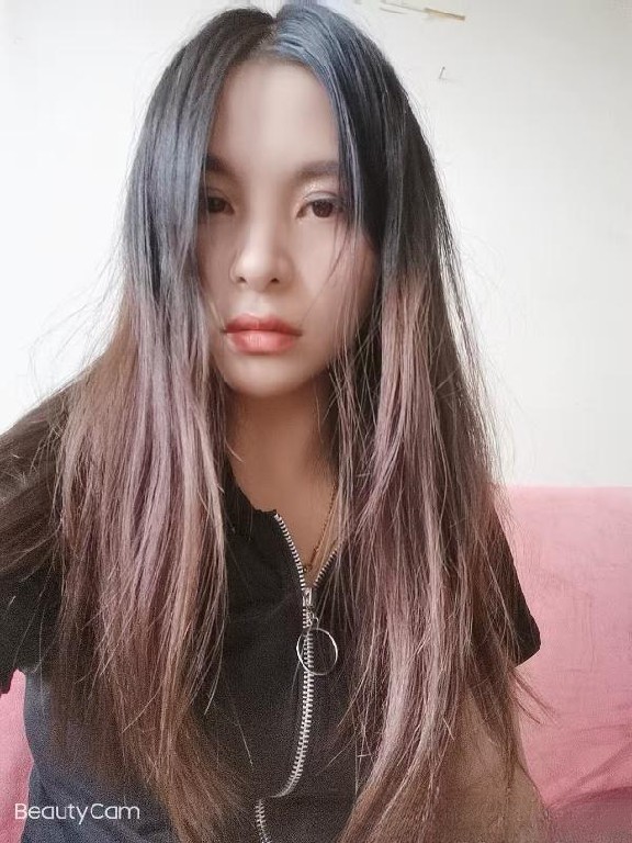 汉口火车站小女人