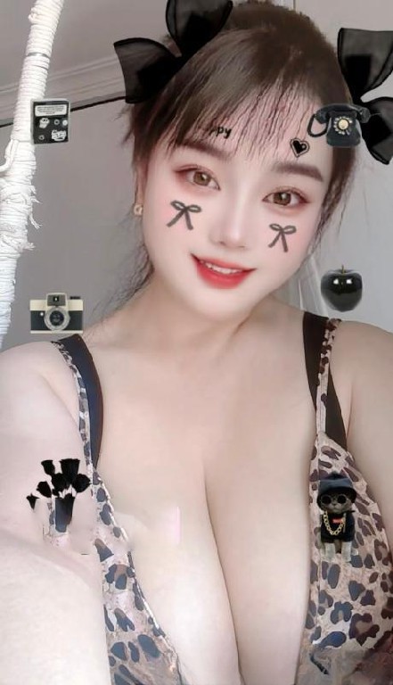 体验童颜巨乳小奶牛