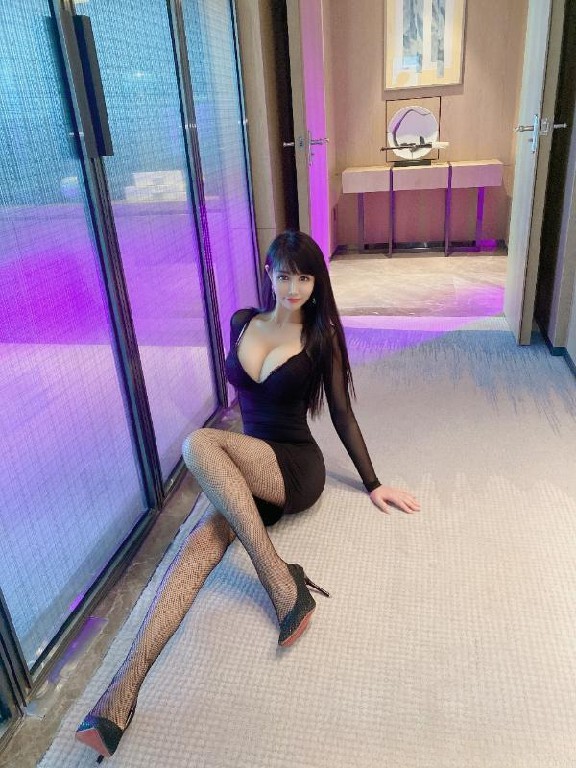 颜射骚妹林诗诗