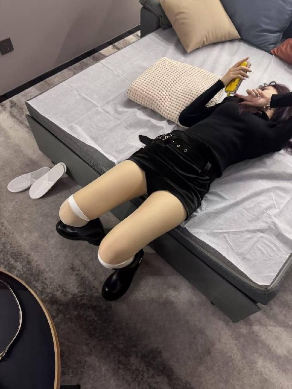 西山丝袜白虎妹妹.很会玩