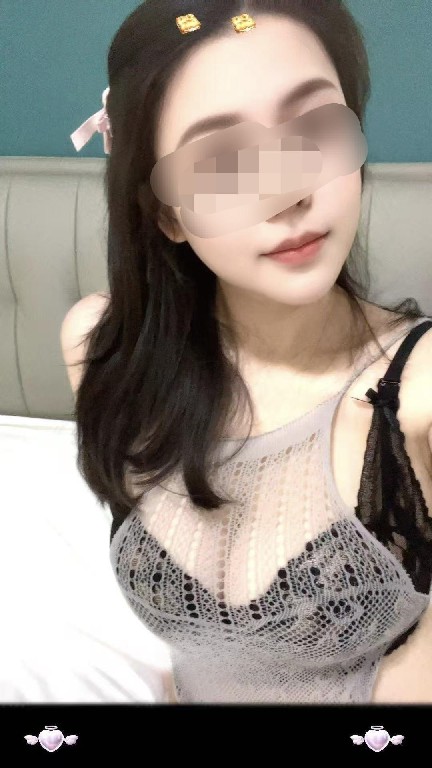 胸圆臀翘风骚姐姐