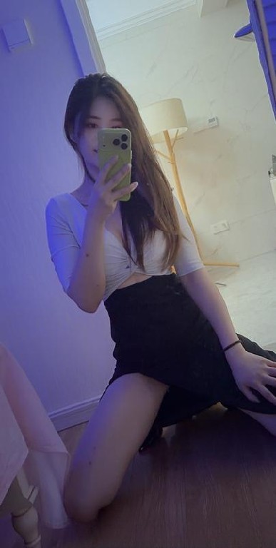 河南岸爱舌吻的少妇