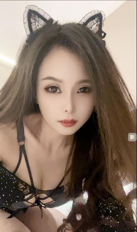 性感蜜桃臀三点粉悠悠