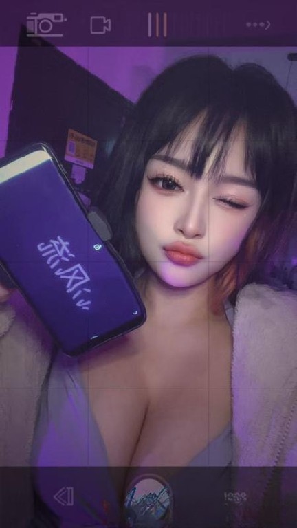 巨乳卡戴珊蔡蔡