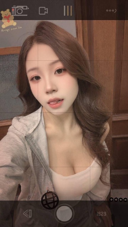 嫩白腰细小骚货 口活一流