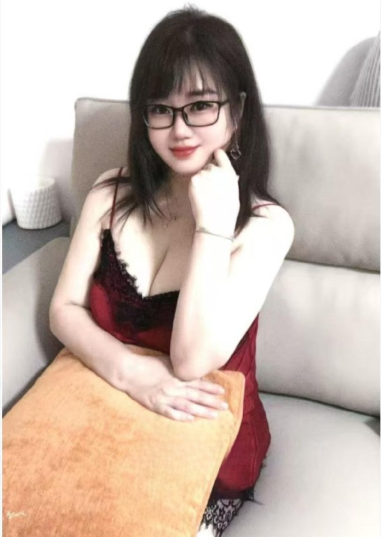 戴眼镜骚气嫩女灵活多动