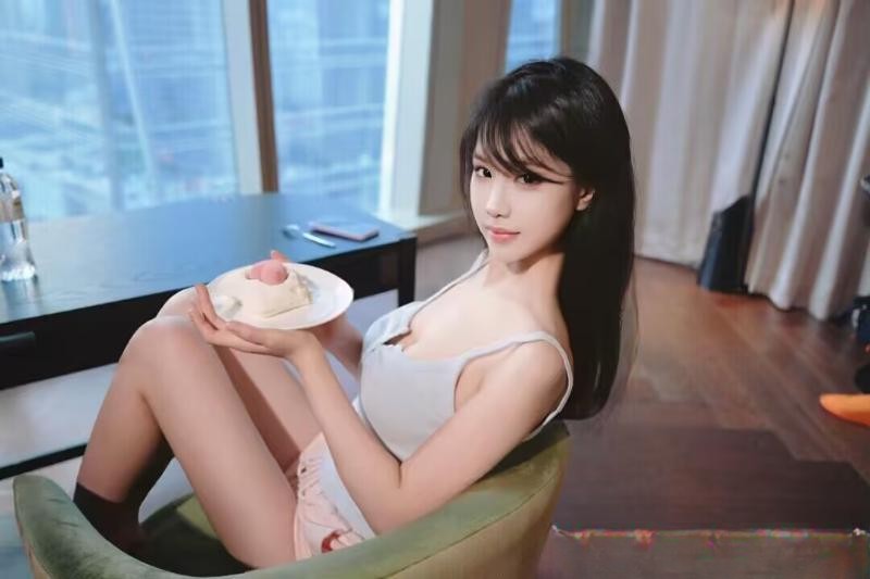 苗条清纯大长腿