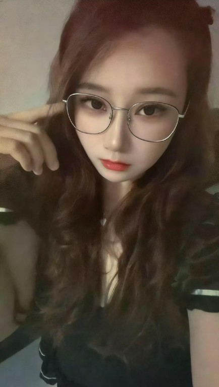 风骚眼镜妹