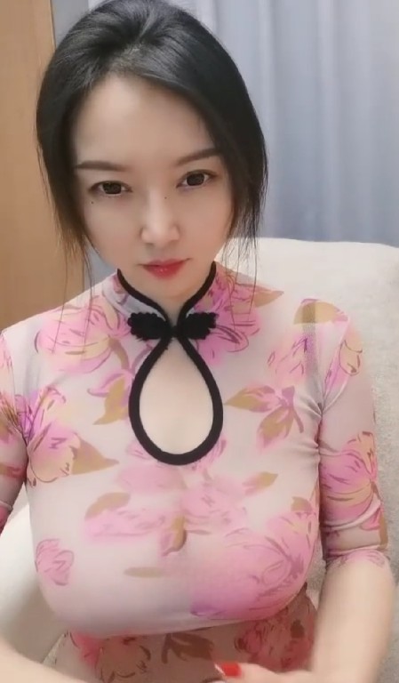 女人味十足的大臀少妇