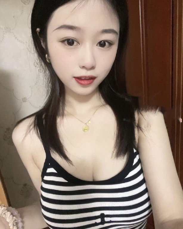 清纯欲女床上很骚会来事